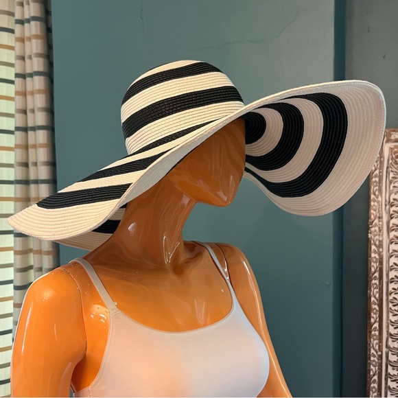 Striped Black and White Wide Brim Straw Hat main image 5